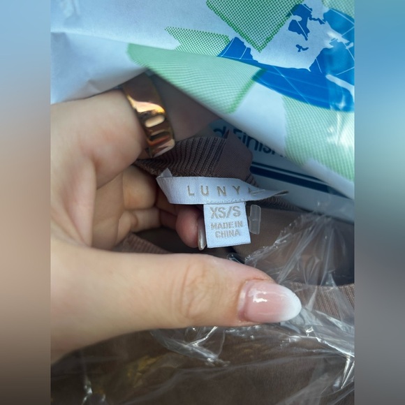 ❌SOLD❌Lunya Washable Silk Tee Pant Set in Otium Tan - Picture 6 of 9